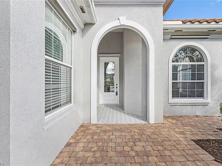 7549 Garibaldi Ct — Photo 3