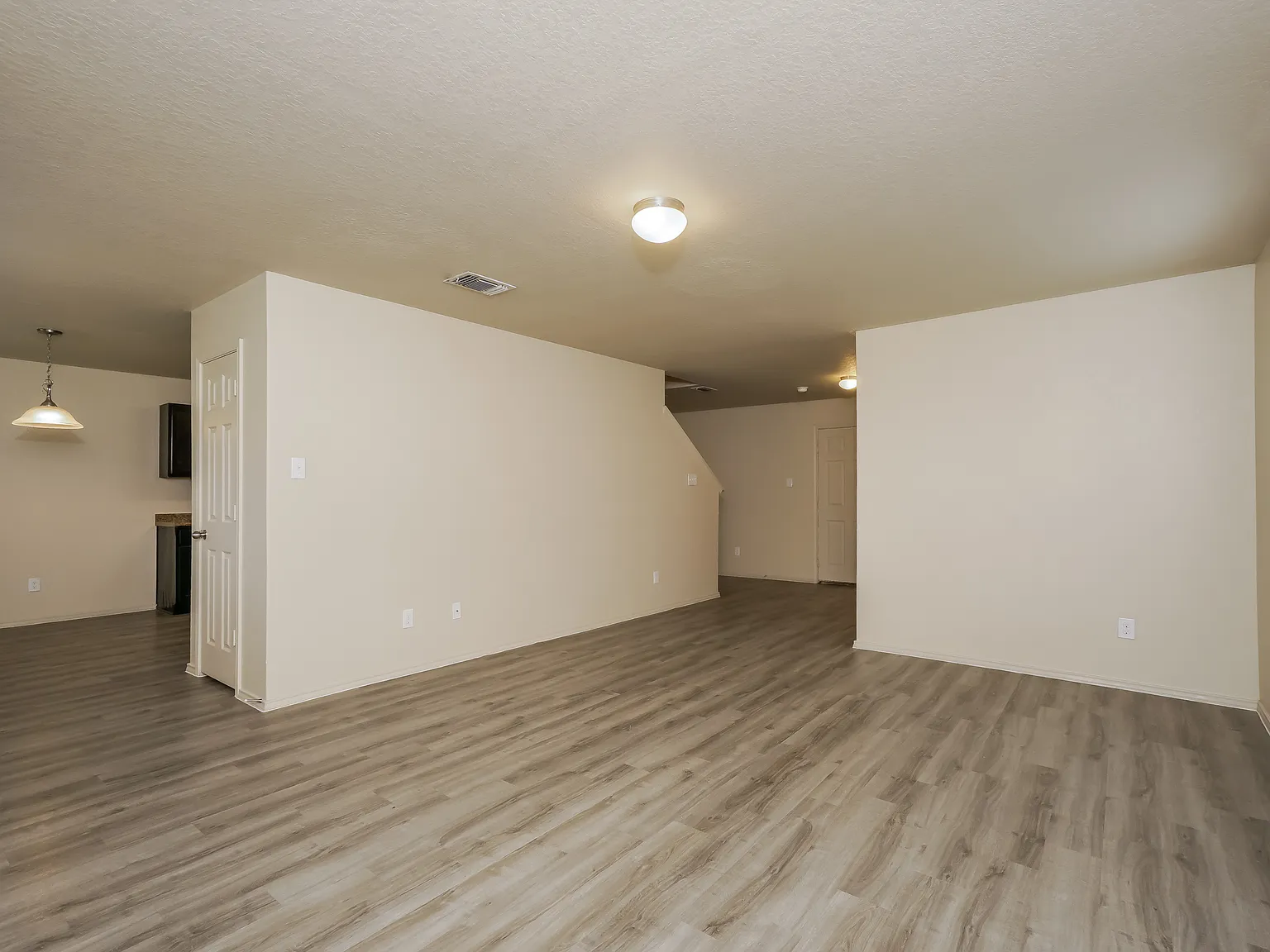 Enclave at Northeast Crossing — Photo 4