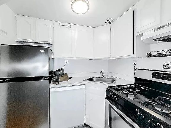 3rd image of 40 E 12th St APT 3A