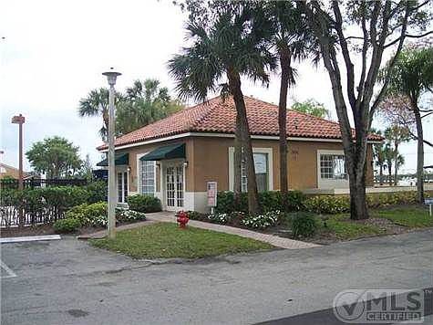 2nd image of 1201 Lake Victoria Dr APT I