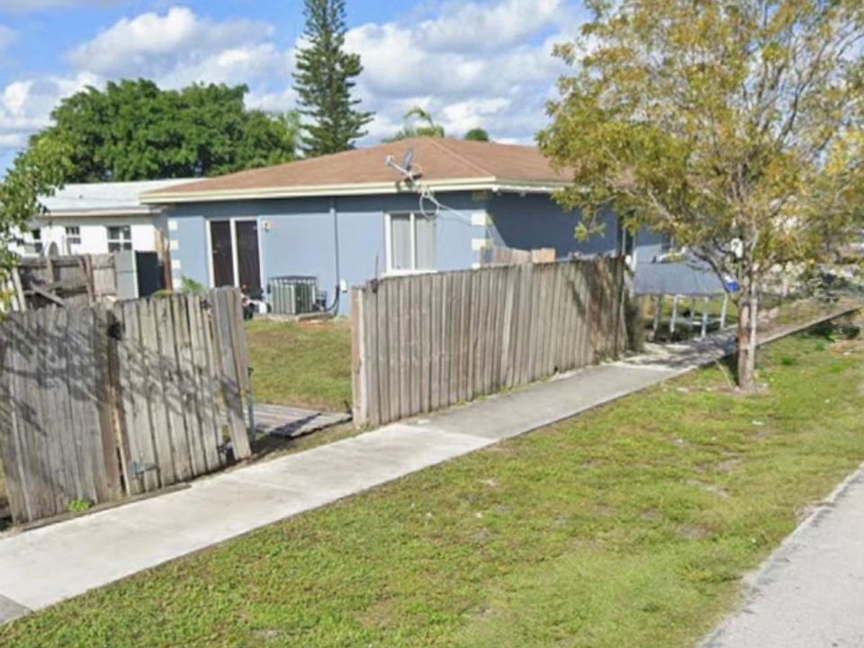2nd image of 601 NW 10th Street