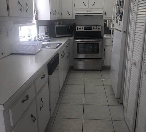 2nd image of 5849 Areca Palm Ct APT A