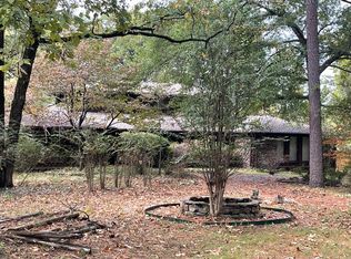 2 Country Club Ln, Clarksville, AR 72830
