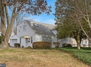 8613 Lykens Ln, Philadelphia, PA 19128