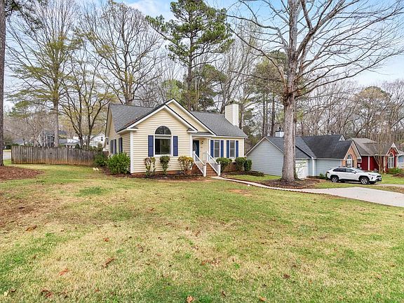 2nd image of 201 Saddlebrooke Rd