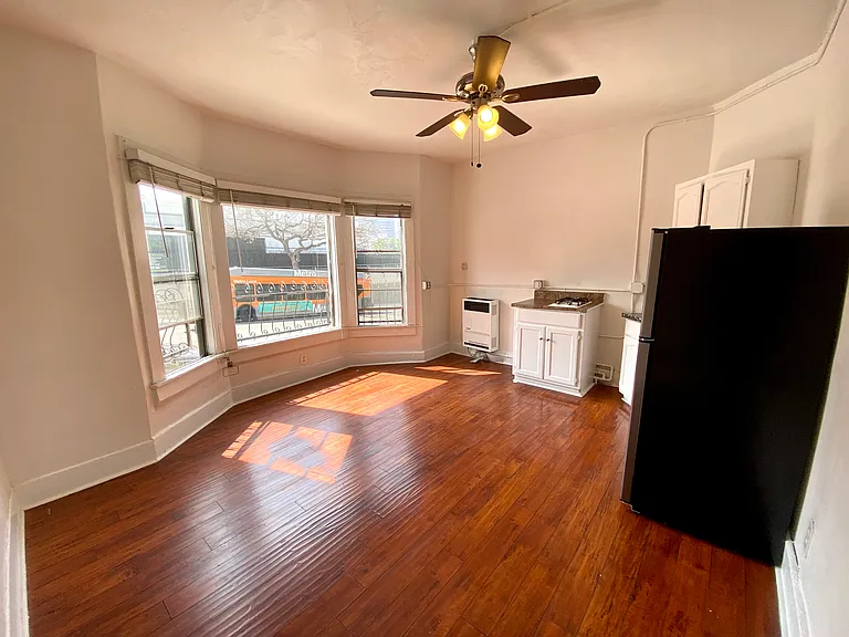 Bixel apts LLC — Photo 27
