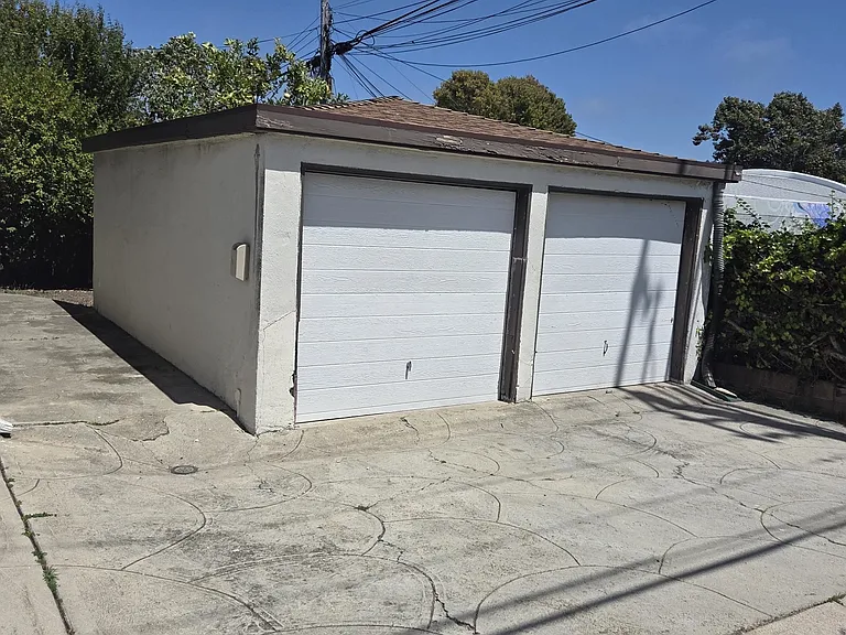 1051 Castro St #1 — Photo 17