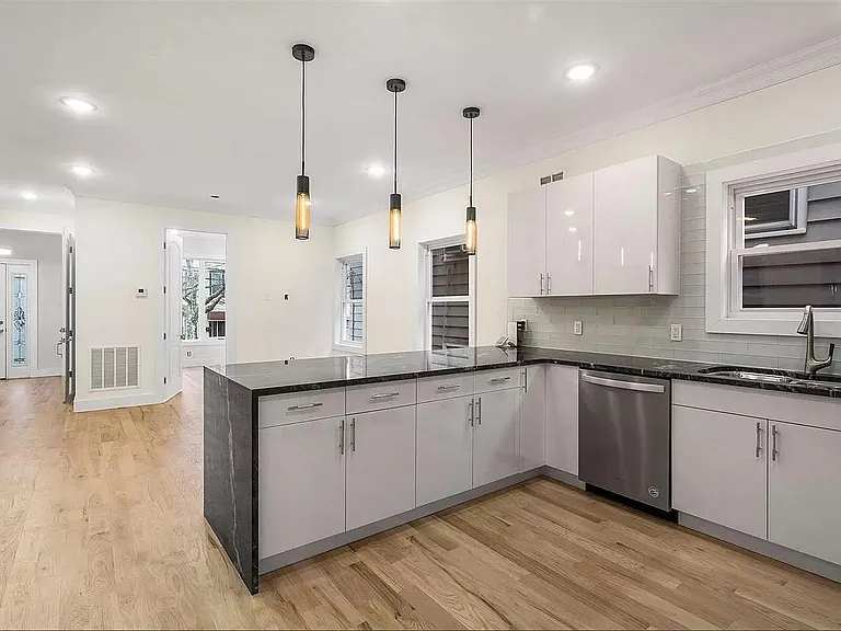 379 Ege Ave — Photo 3