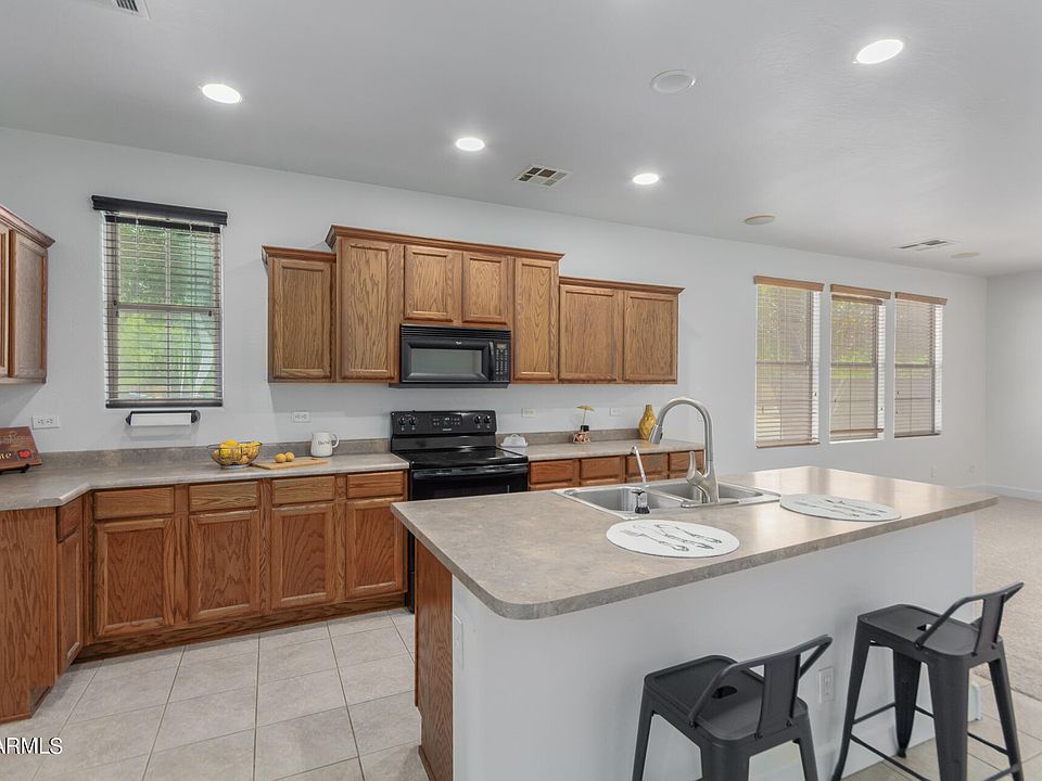 1st image of 15379 W DREYFUS Street