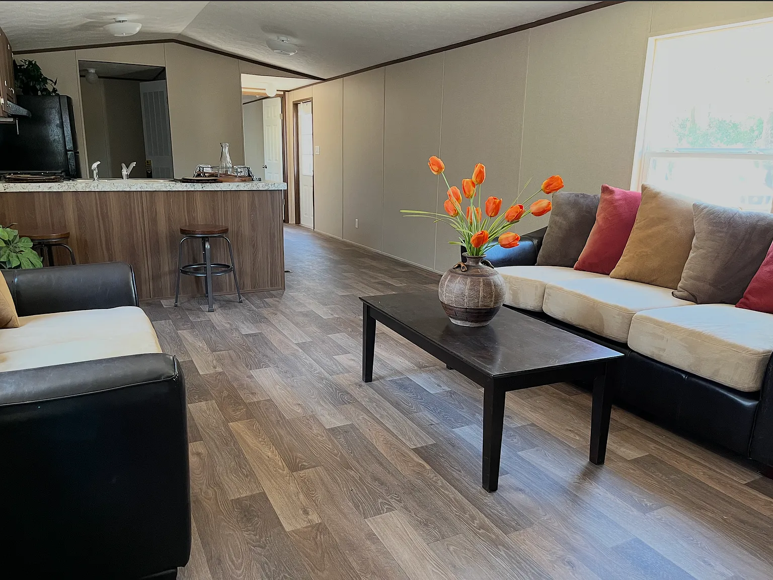 3 bed, 2100 sqft, $1,500 — Photo 4