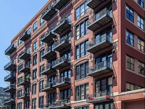 226 N Clinton St APT 324, Chicago, IL 60661