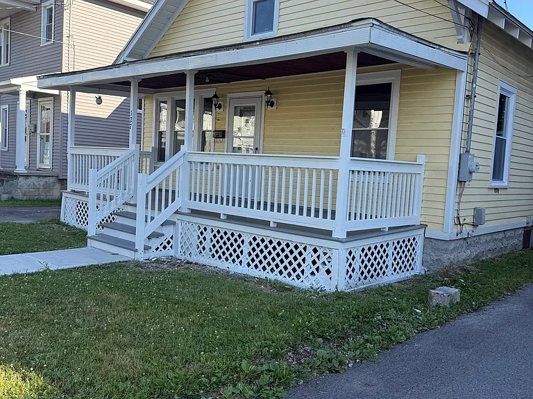 127 Hawthorne Ave — Photo 2