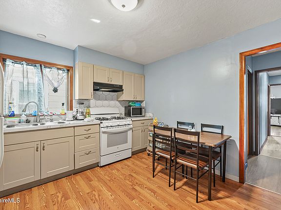4th image of 38 Grove St #40