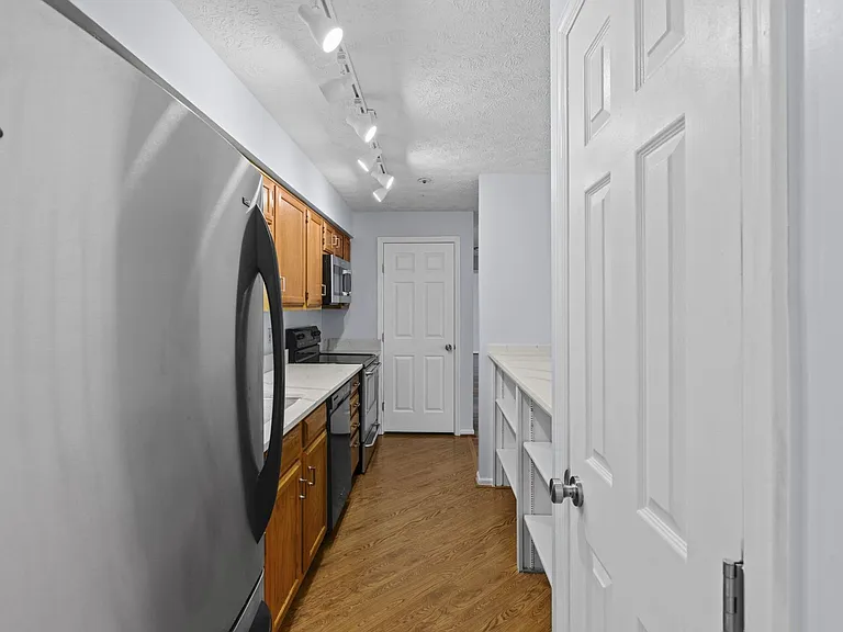 815 Deering Rd — Photo 12
