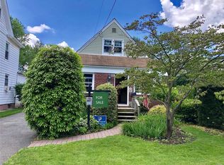 122 Carnation Ave, Floral Park, NY 11001