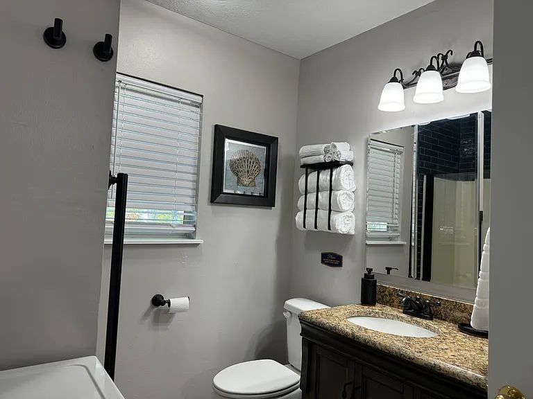 410 N Peters Ave — Photo 25