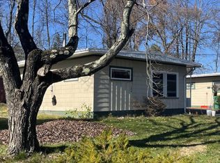 104 Smiley Ln, Henryville, PA 18332