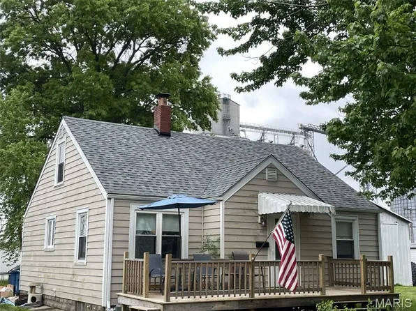 308 S Cedar St, Trenton, IL 62293