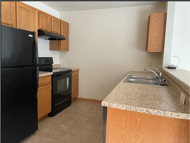 Lakewood Heights Apartments — Photo 9