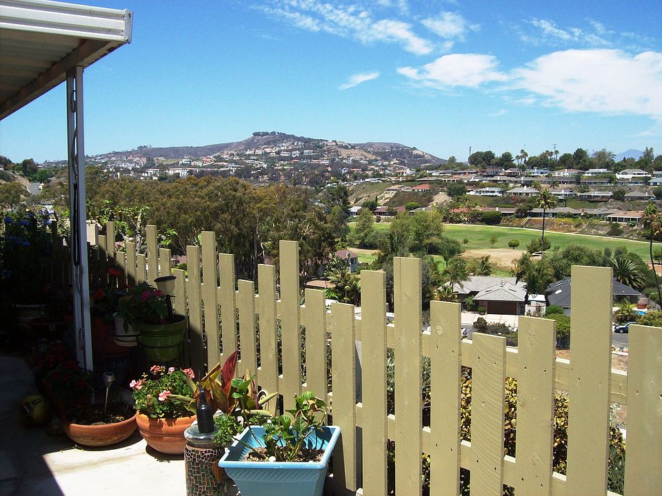 View of golf course & hills 