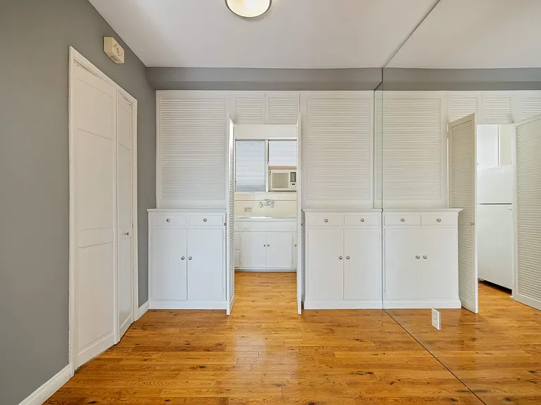 1323 N Olive Dr — Photo 27