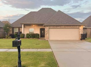 337 Camelback Dr, Bossier City, LA 71111