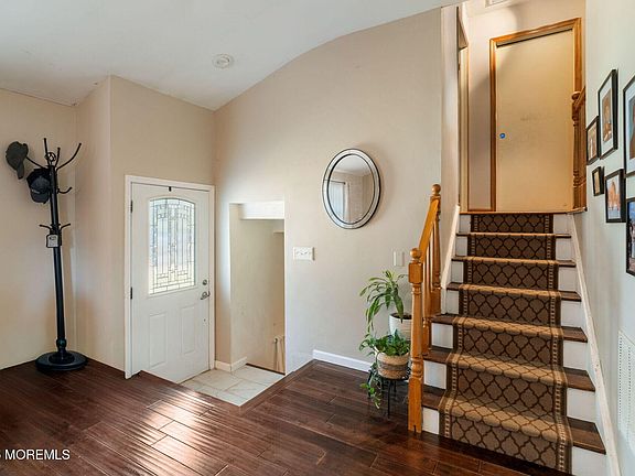 2nd image of 995 Hunt Drive