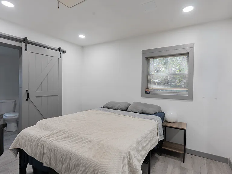 2950 George St — Photo 16