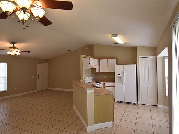 3rd image of 1595 Puritan St