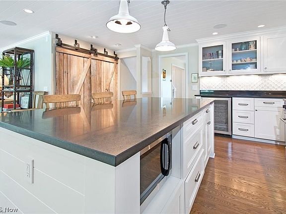 4th image of 8282 Valley Dr