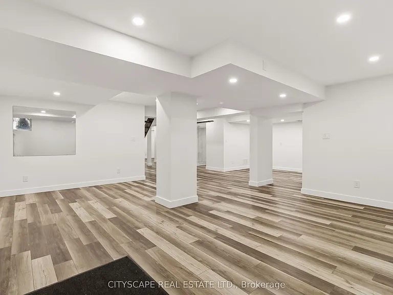 135 Innville Cres — Photo 18