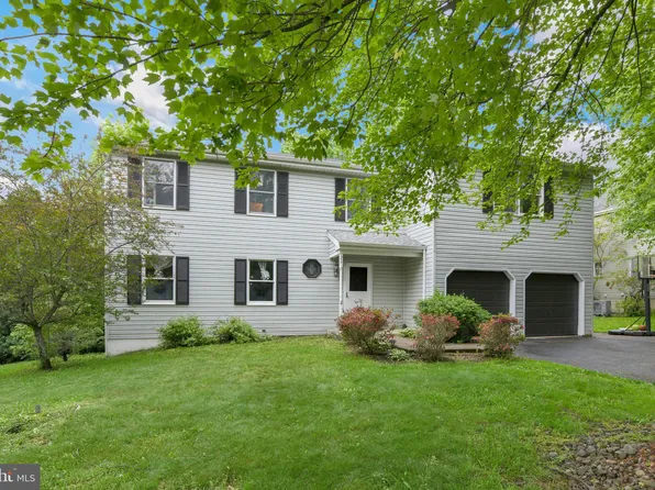 26 Fox Glove Ln, Reading, PA 19606