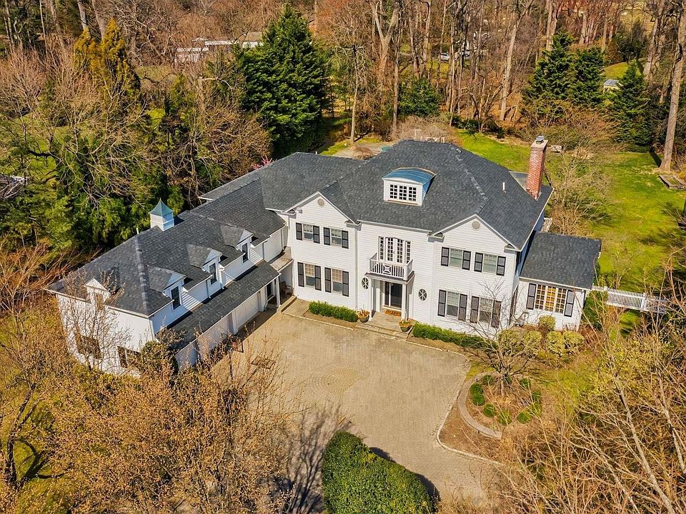 1st image of 1 Dogwood Lane