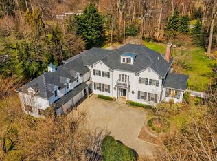 1 Dogwood Ln, Port Washington, NY 11050