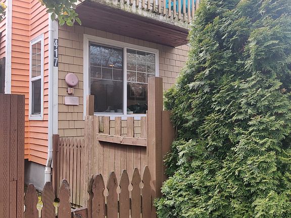 2nd image of 417 NE Ravenna Blvd APT 1R