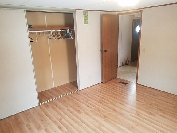 4th image of 813 E 4th St