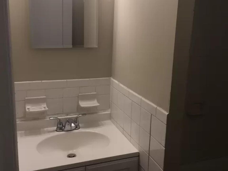 2nd image of 405 S 15th St Floor 1