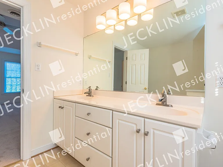 10653 Anna Marie Dr — Photo 24