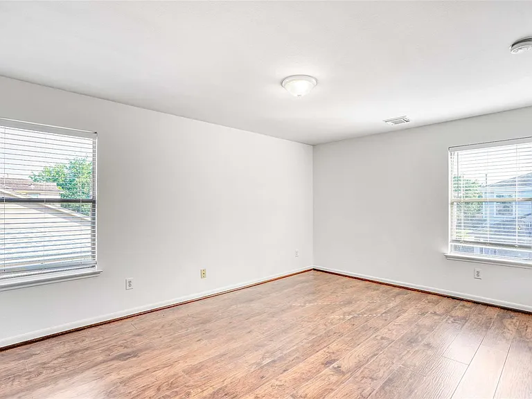 19039 Remington Park Dr — Photo 21