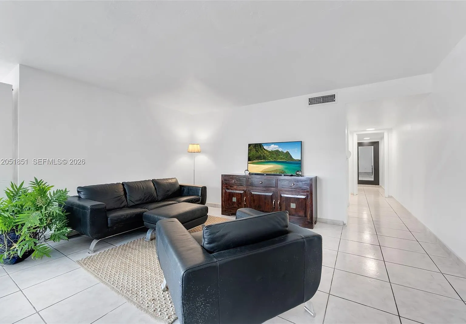 Sutton House Condo — Photo 4