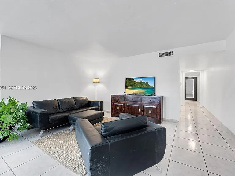 11840 NE 19th Dr #9 — Photo 4