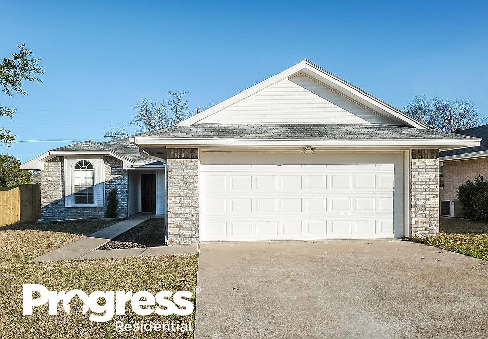 1st image of 640 Honeysuckle Ln