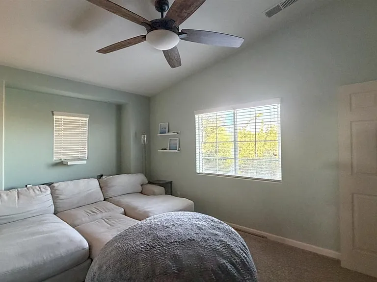 3060 Morris Ave — Photo 17