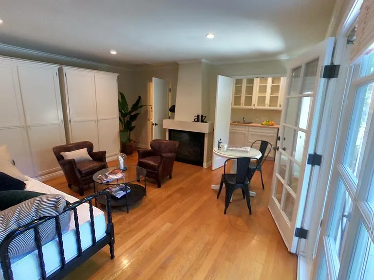 2285 N Beachwood Dr #12 — Photo 17