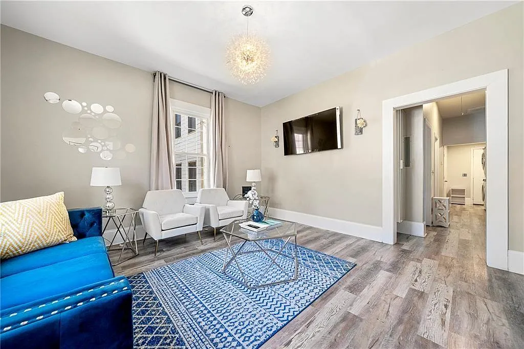 3 bed, 2.0 bath, 1050 sqft, $3,000 — Photo 3