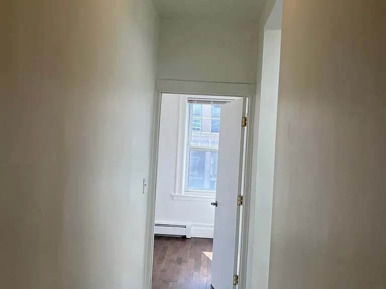 513 Bangs Ave — Photo 9