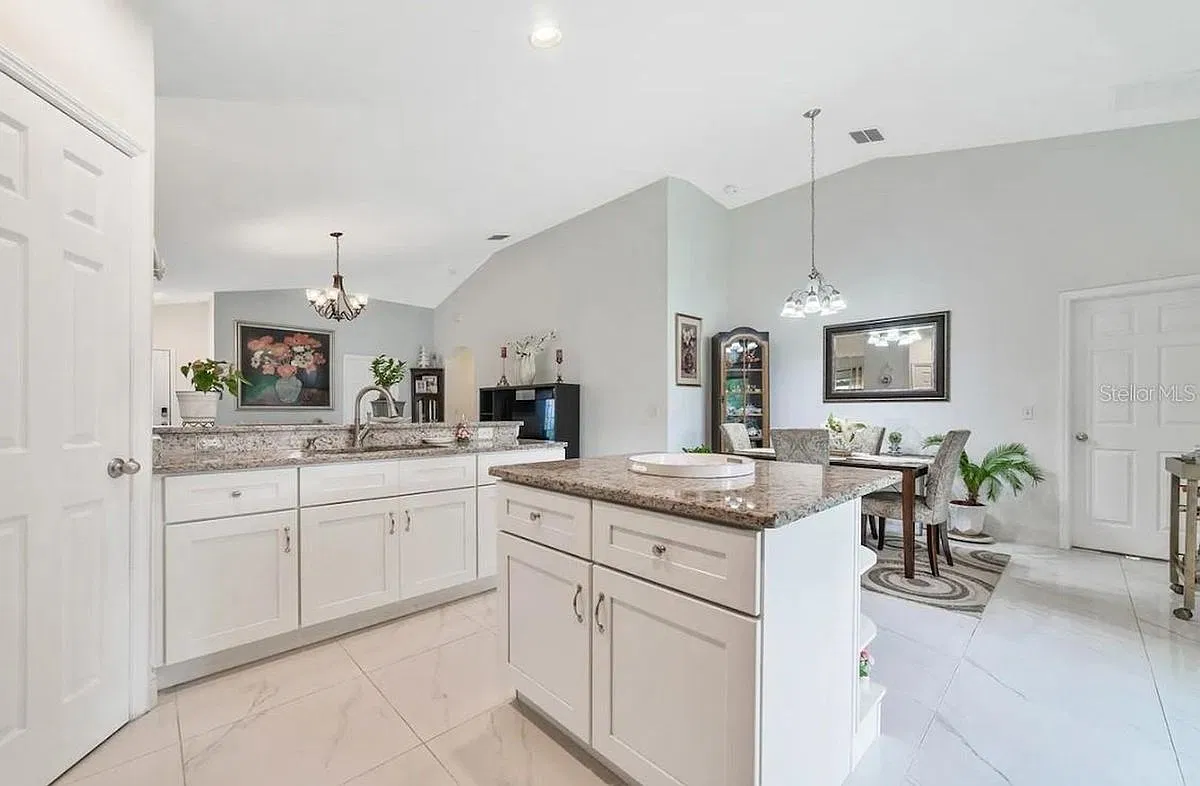 5 bed, 2.0 bath, 1881 sqft, $2,950 — Photo 1