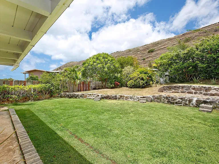735 Kapulena Loop — Photo 2
