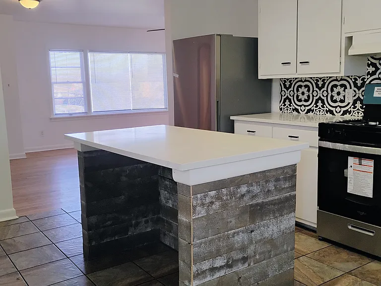 3615 Jefferson St — Photo 5