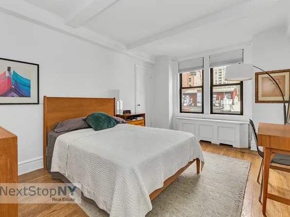 333 East 53rd Street image 3 of 11